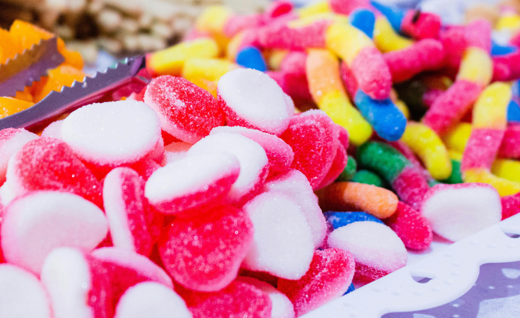 dentista na vila olimpia comendo doce